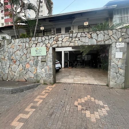 Casa Quintal Bueno! 5 Quartos Com Ar Split E Internet Ultra! Perto Do Melhor De Goiania! Marista Parques Areiao E Vaca Brava Hospital Premium Mater Dei Blue Fit Perdomo Goiania Shopping! Extérieur photo