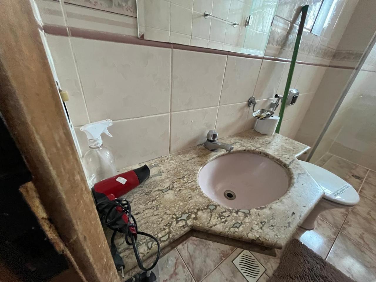 Casa Quintal Bueno! 5 Quartos Com Ar Split E Internet Ultra! Perto Do Melhor De Goiania! Marista Parques Areiao E Vaca Brava Hospital Premium Mater Dei Blue Fit Perdomo Goiania Shopping! Extérieur photo